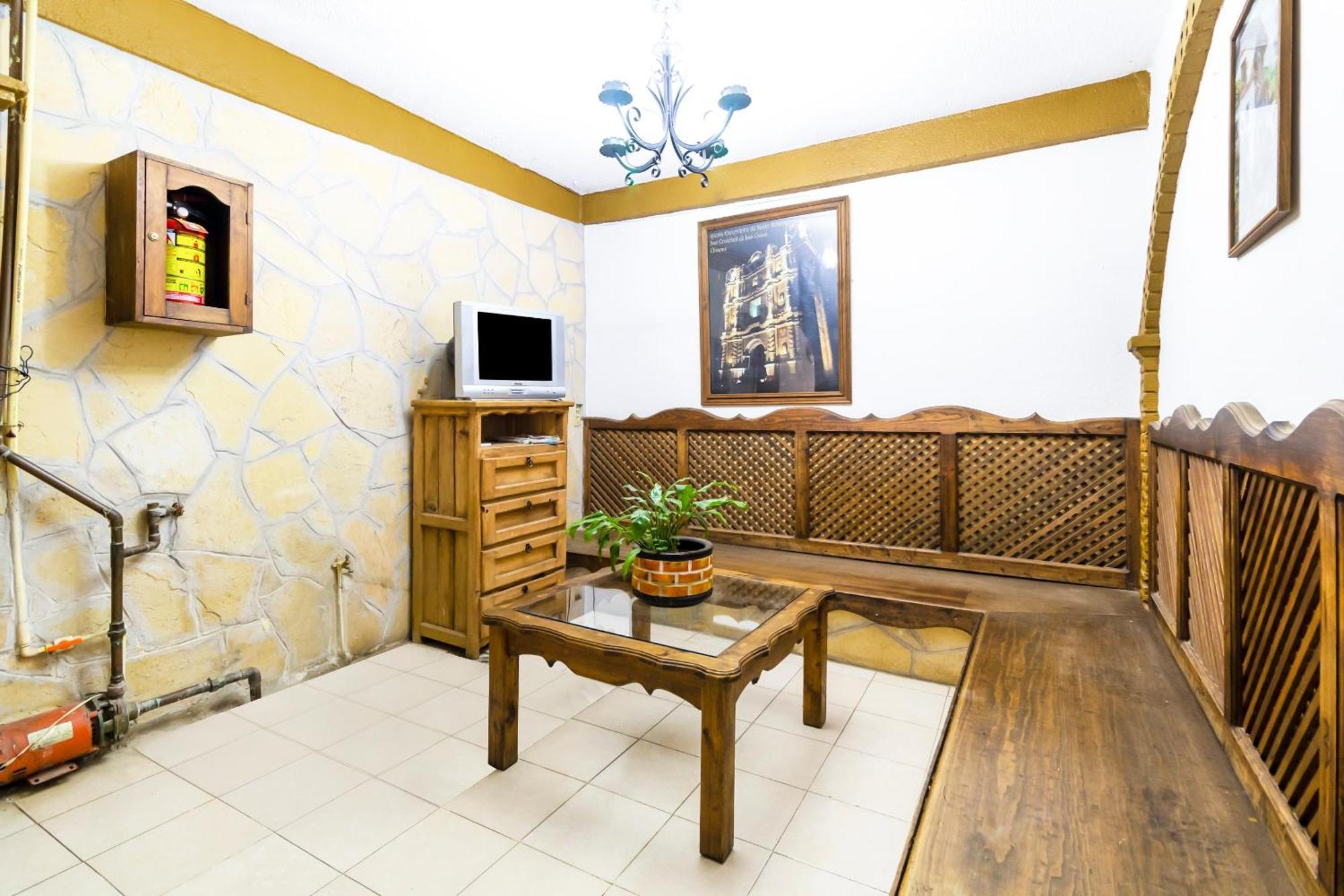 Oyo Hotel La Luna, Templo De Santo Domingo De Guzman San Cristóbal de Las Casas Εξωτερικό φωτογραφία