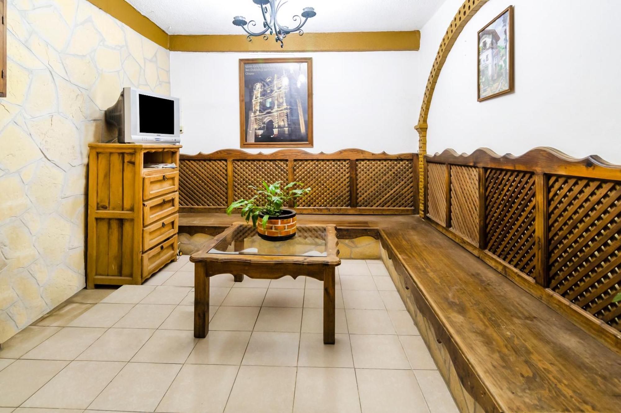 Oyo Hotel La Luna, Templo De Santo Domingo De Guzman San Cristóbal de Las Casas Εξωτερικό φωτογραφία